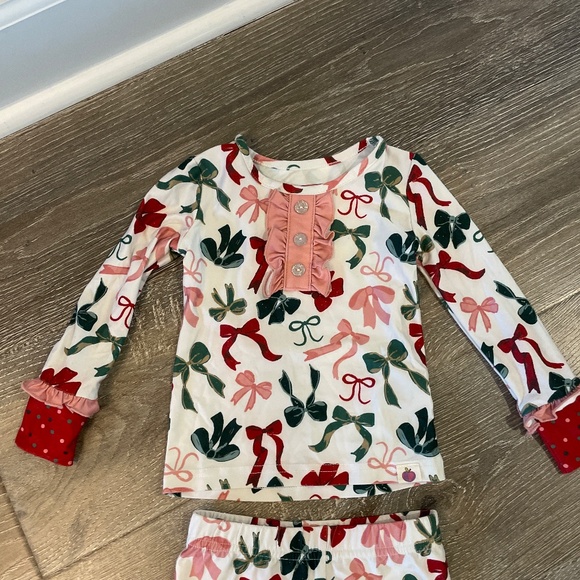 Pajama set - Picture 2 of 3